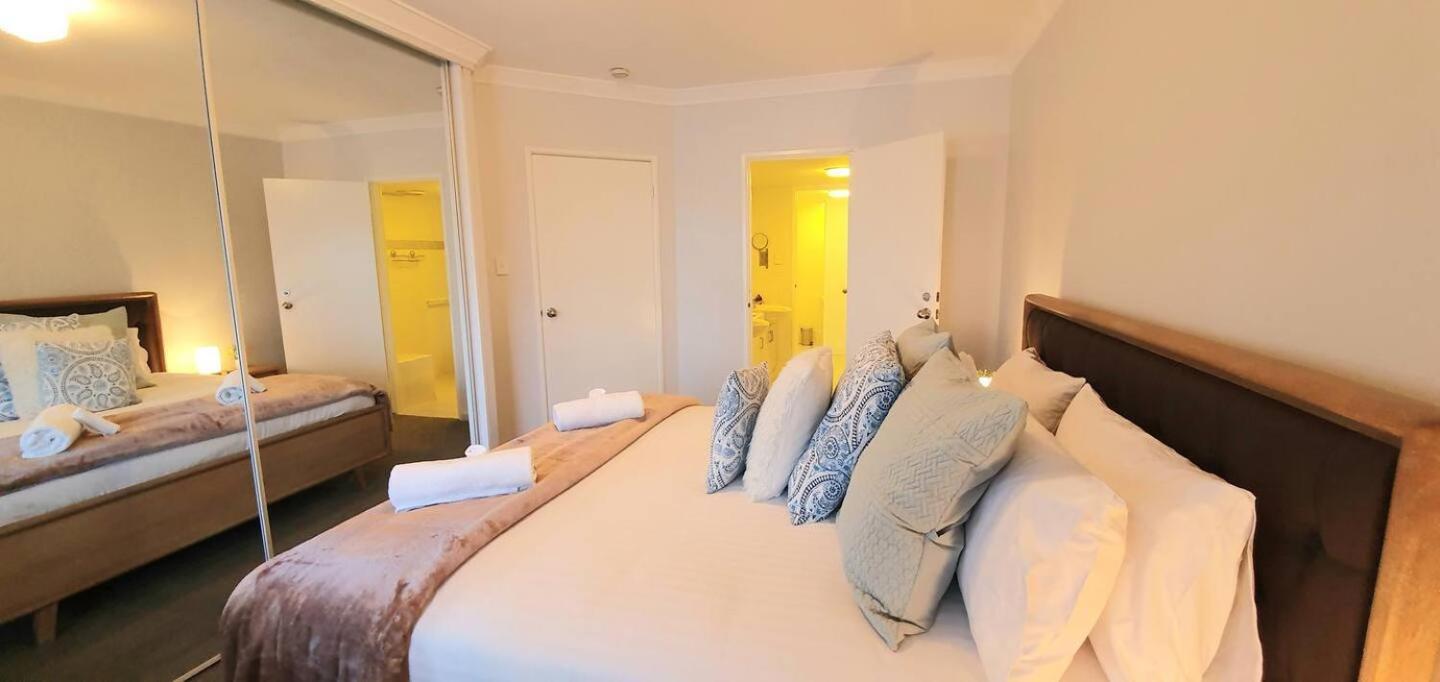 Sandcastles Beachfront Luxury Retreat Apartment Perth Exterior photo