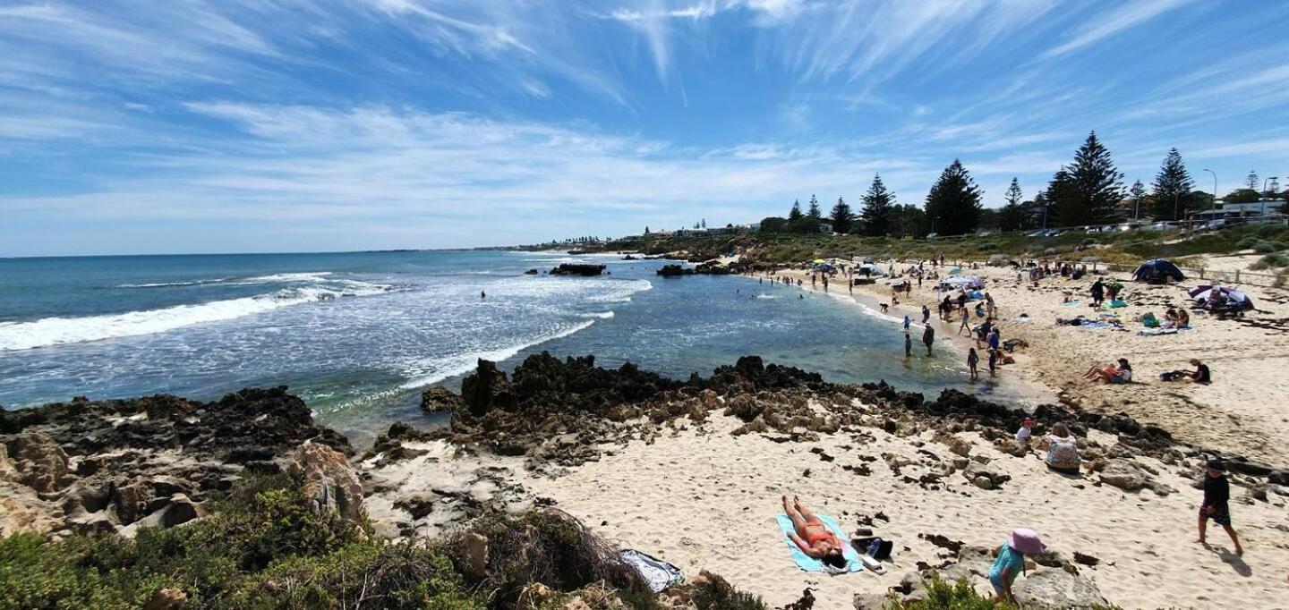 Sandcastles Beachfront Luxury Retreat Apartment Perth Exterior photo